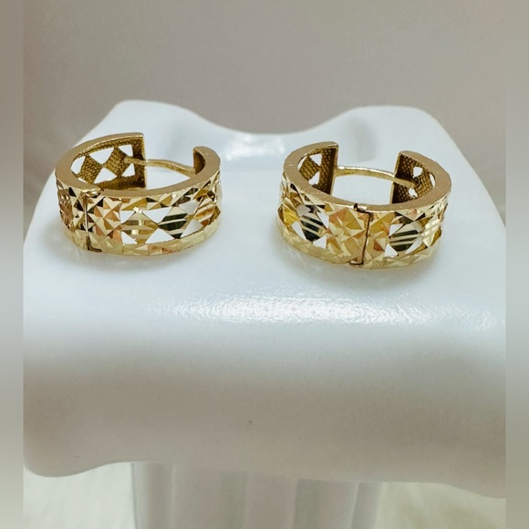 Jewelry - Diacut Earrings.  💛 Real 18(18k) Karat Solid Gold Jewelry